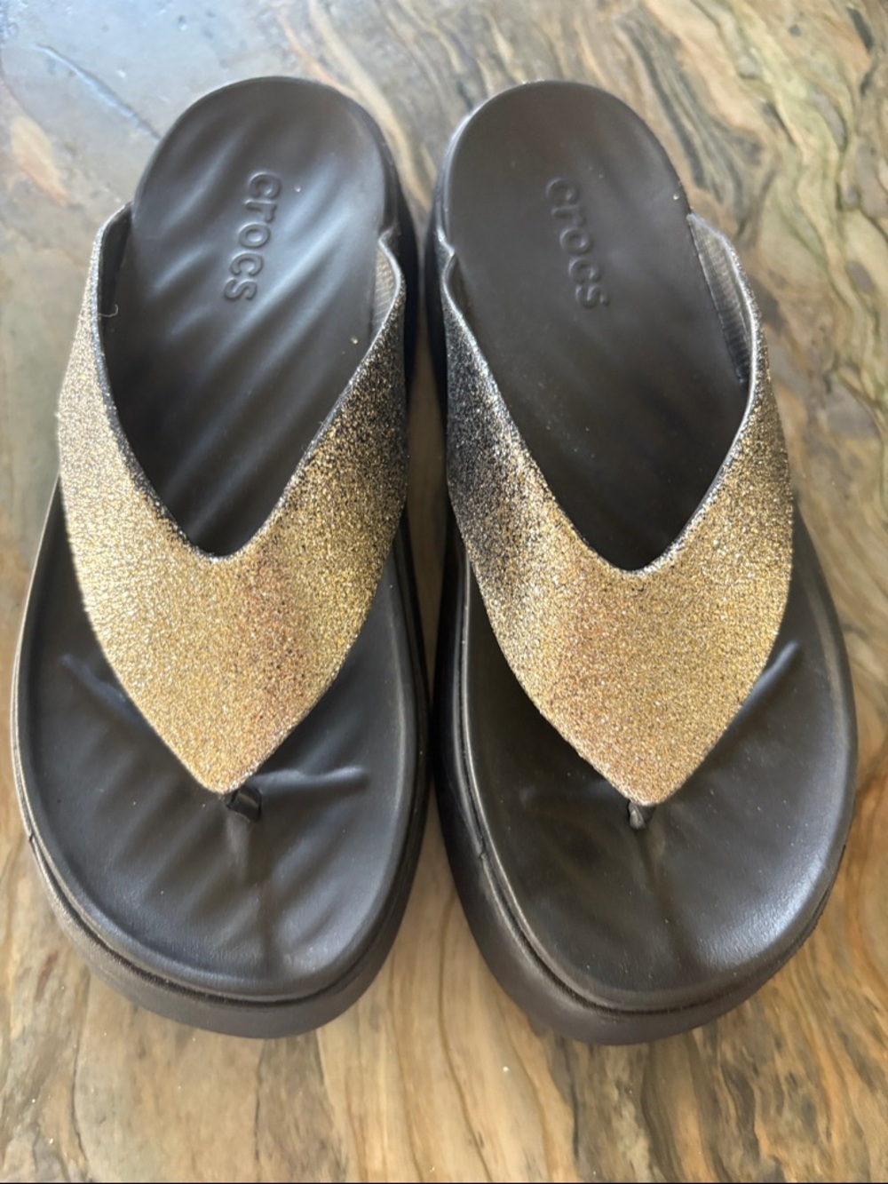 NEW CROCS Women's Gold Glitter Wedge Thong Sandals